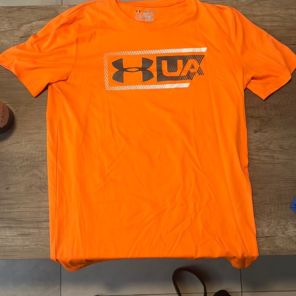 Under armour youth extra large heat gear shirt
